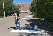 COLOCA TRÁNSITO DE LA SSPM SEÑALIZACIONES Y FRANJAS REDUCTORAS DE VELOCIDAD PARA PREVENCIÓN DE ACCIDENTES EN CAMINOS RUMBO A LA PRESA