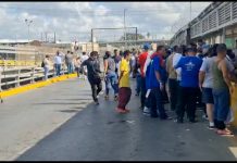 EE.UU. cierra puente internacional con México ante crisis migrante