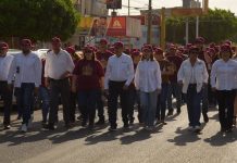 ENCABEZA LAMARQUE CANO DESFILE POR EL DÍA DEL TRABAJO