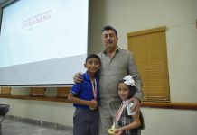 RECONOCE PRESIDENTE MUNICIPAL A NIÑA Y NIÑO KARATECAS DE ORO