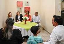 CARLITOS TIENE UNA FAMILIA DEL CORAZÓN