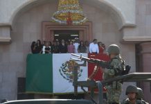 ALCALDE JAVIER LAMARQUE CANO ENCABEZA IZAMIENTO DE BANDERA Y DESFILE CÍVICO MILITAR