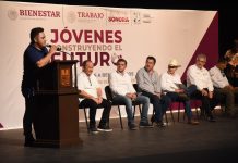 PARTICIPA LAMARQUE CANO EN ENTREGA DE TARJETAS A JÓVENES CONSTRUYENDO EL FUTURO