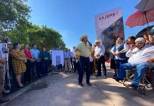 DA LAMARQUE CANO BANDERAZO A PAVIMENTACIÓN DE CALLE CARRILLO PUERTO DE PUEBLO YAQUI