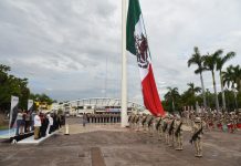 CON IZAMIENTO DE BANDERA DAN INICIO AL MES DE LA PATRIA