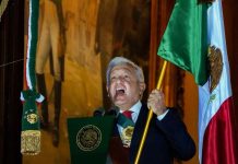 “¡QUE MUERA LA CORRUPCIÓN, LA AVARICIA, EL RACISMO Y LA DISCRIMINACIÓN!”: AMLO DA EL GRITO DE INDEPENDENCIA DESDE PALACIO NACIONAL