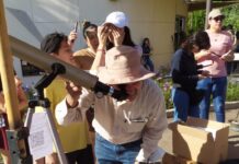 DISFRUTAN FAMILIAS DE OBSERVACIÓN DE ECLIPSE SOLAR EN PLANETARIO DE DIF CAJEME