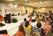 ATESTIGUA ALCALDE ENTREGA DE BONO A JUBILADOS Y PENSIONADOS DEL SNTE SECCIÓN 54