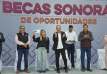 PARTICIPA LAMARQUE CANO EN ENTREGA DE BECAS A ESTUDIANTES UNIVERSITARIOS