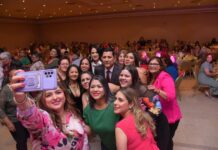 FESTEJA AYUNTAMIENTO A MÁS DE 800 MADRES TRABAJADORAS EN SU DÍA