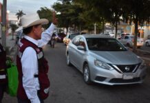 RAÚL «EL POLLO» CASTELO ACTIVA EL ENCUENTRO CON VECINOS EN EL CRUCERO DE LA CALLE PARÍS Y 200