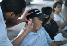 BENEFICIA DIF CAJEME A 74 PERSONAS CON AUXILIARES AUDITIVOS