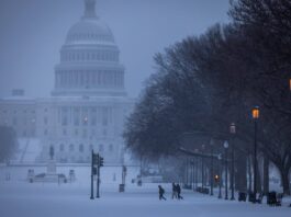 BAJO LA NIEVE CIUDADES DE EU ANTE TORMENTA INVERNAL