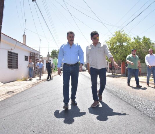 AVANZA JAVIER LAMARQUE EN REHABILITACIÓN DE CALLES CON PROPIO EQUIPO COMPLETO PARA PAVIMENTAR