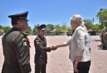 ATESTIGUA PRESIDENTA CLAUDIA SANTACRUZ TOMA DE POSESIÓN DE MANDO Y PROTESTA DE BANDERA DEL NUEVO COMANDANTE DEL 60 BATALLÓN DE INFANTERÍA