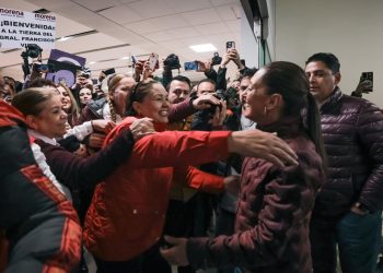 AL GRITO DE ¡PRESIDENTA! CLAUDIA SHEINBAUM ES ARROPADA POR EL CARIÑO DE MILITANTES Y SIMPATIZANTES A SU LLEGADA A DURANGO