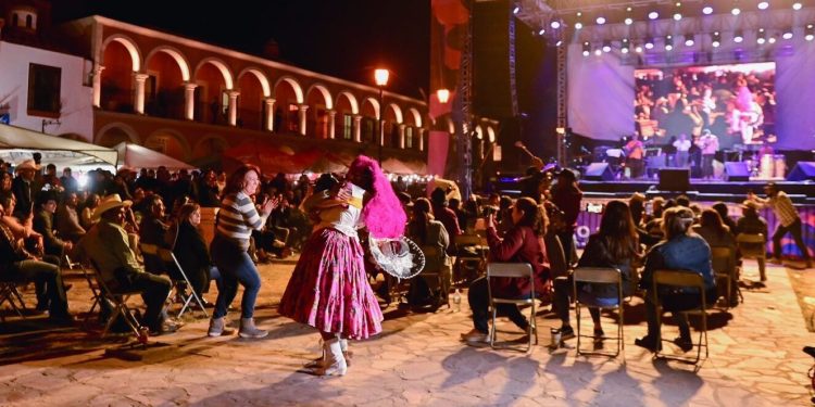 DE GUANAJUATO HASTA ÁLAMOS SE PRESENTÓ AFROSON EN EL FAOT