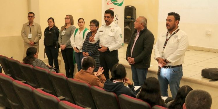 LLEVAN PROGRAMA POLICÍA COMUNITARIO A PREPARATORIA CECYTE