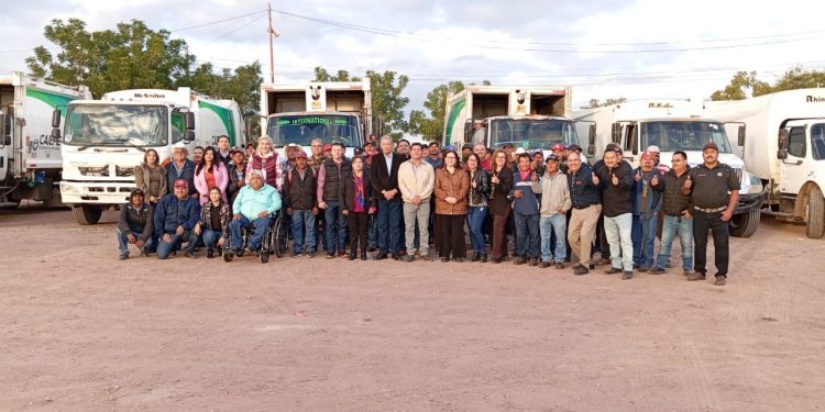 RECONOCE AYUNTAMIENTO A INTENDENTES, RECOLECTORES DE BASURA Y DE SERVICIOS GENERALES EN SU DÍA