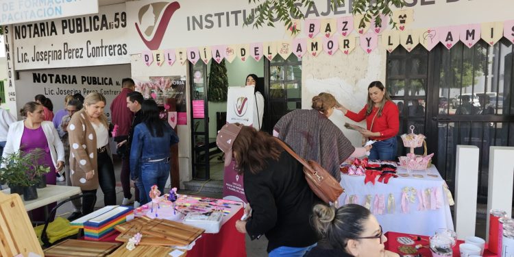 CON ÉXITO SE LLEVÓ A CABO EL BAZAR POR EL DÍA DEL AMOR Y LA AMISTAD