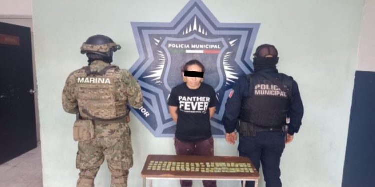 AGENTES DE LA SSPM Y MARINA DETIENEN A FÉMINA POR DELITO CONTRA LA SALUD