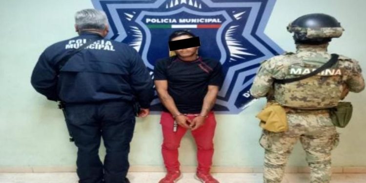 APREHENDE POLICÍA MUNICIPAL A HOMBRE CON CUCHILLO