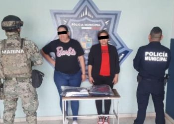 ELEMENTOS DE LA SSPM Y MARINA DETIENEN A DOS MUJERES POR ROBO A COMERCIO