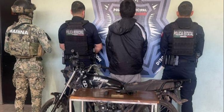 DETIENE SSPM Y PESP A JOVEN CON MOTOCICLETA ROBADA Y ARMA DE FUEGO