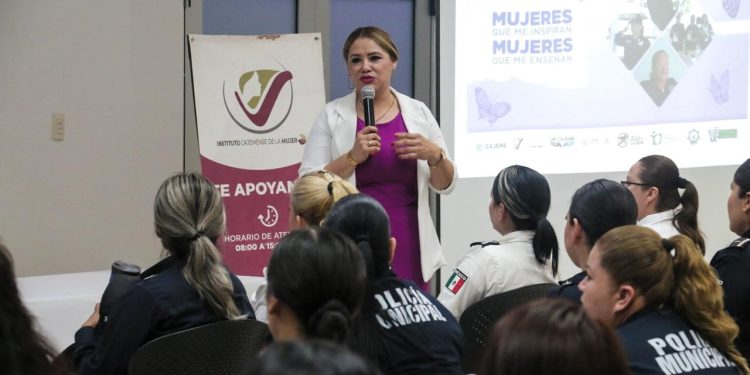 BRINDAN CURSO SOBRE “MUJERES QUE INSPIRAN MUJERES QUE ME ENSEÑAN”