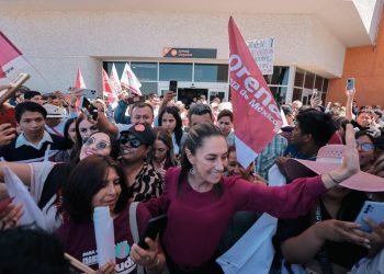 ENTRE FLORES Y MUCHO AFECTO RECIBEN A CLAUDIA SHEINBAUM EN GUANAJUATO