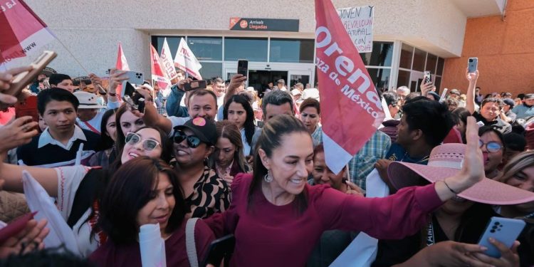 ENTRE FLORES Y MUCHO AFECTO RECIBEN A CLAUDIA SHEINBAUM EN GUANAJUATO