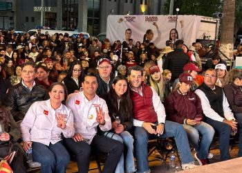 Ven Celida y Froylán el debate con ciudadanos de Nogales