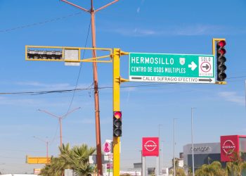 INSTALA LA SSPM SEMÁFORO EN CALLE SUFRAGIO EFECTIVO Y CARRETERA 15