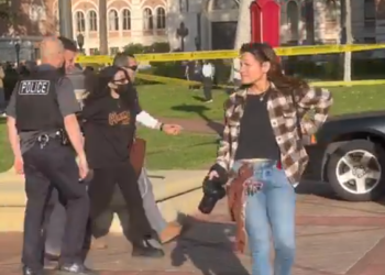 Casi un centenar de universitarios de Los Ángeles detenidos en protestas pro palestinas