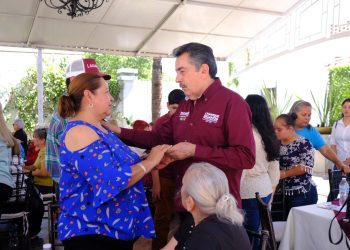 ACOMPAÑA JAVIER LAMARQUE A MAMÁS EN EL FESTEJO DEL DÍA DE LAS MADRES