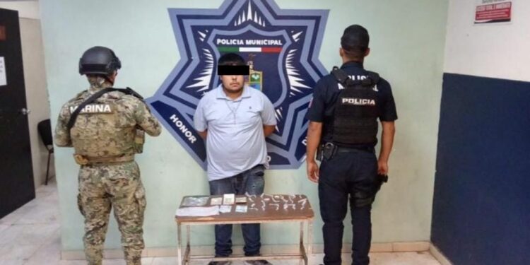 DETIENEN SSPM EN OPERATIVO NOCTURNO A HOMBRE CON CRISTAL