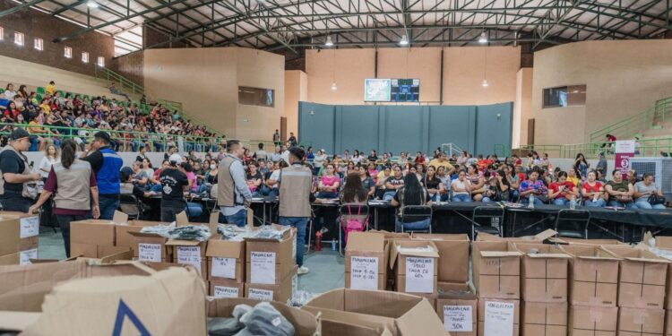 Alcanza distribución de uniformes escolares 60 municipios en Sonora: Gobernador Alfonso Durazo