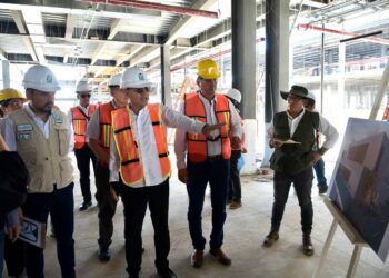 Beneficia Gobernador Durazo a navojoenses con entrega de becas y acciones de salud