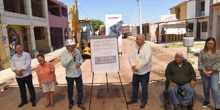 DA LAMARQUE CANO BANDERAZO A PAVIMENTACIÓN EN CALLE VALLE DEL SOYA