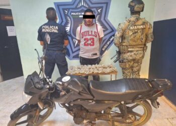DETIENE POLICÍA MUNICIPAL A HOMBRE CON 60 DOSIS DE MARIHUANA