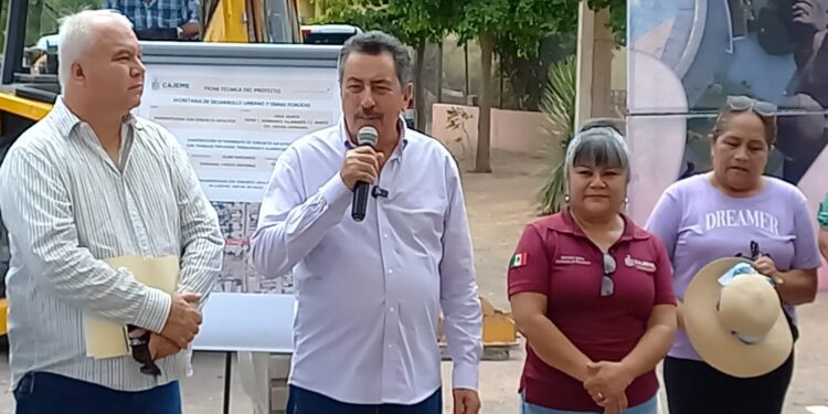 PONE EN MARCHA PRESIDENTE PAVIMENTACIÓN DE CALLE JALISCO EN NUEVA ESPERANZA