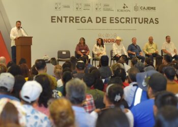 PRESENCIA JAVIER LAMARQUE ENTREGA DE ESCRITURAS A FAMILIAS DEL RODEO 3 Y SAN IGNACIO RÍO MUERTO