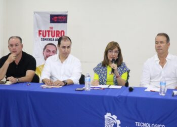 EXPONE ITESCA TEMA DE SEMICONDUCTORES ANTE EMPRESARIOS