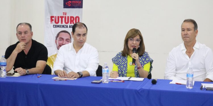 EXPONE ITESCA TEMA DE SEMICONDUCTORES ANTE EMPRESARIOS