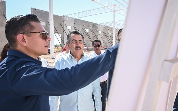 ALCALDE JAVIER LAMARQUE SUPERVISA PRIMERA NAVE DE SKYBRIDGE