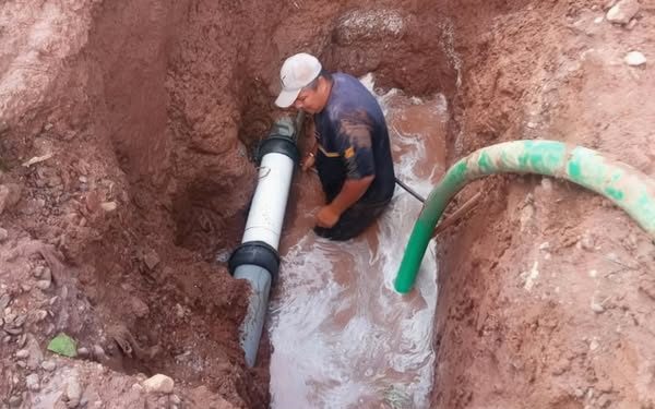 OOMAPAS DE CAJEME REALIZA REPARACIONES EN COL. MACHI LÓPEZ