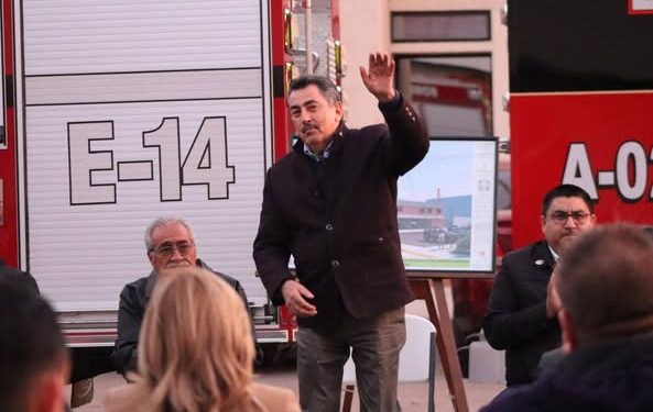 PRESIDENTE LAMARQUE ENTREGA REMODELACIÓN Y VEHÍCULOS A DEPARTAMENTO DE BOMBEROS
