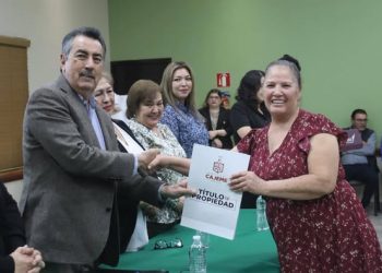 AYUNTAMIENTO ENTREGA 150 ESCRITURAS A FAMILIAS CAJEMENSES