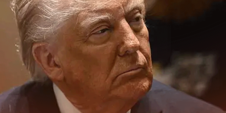 Trump impondrá aranceles del 25% a países que compren petróleo o gas a Venezuela