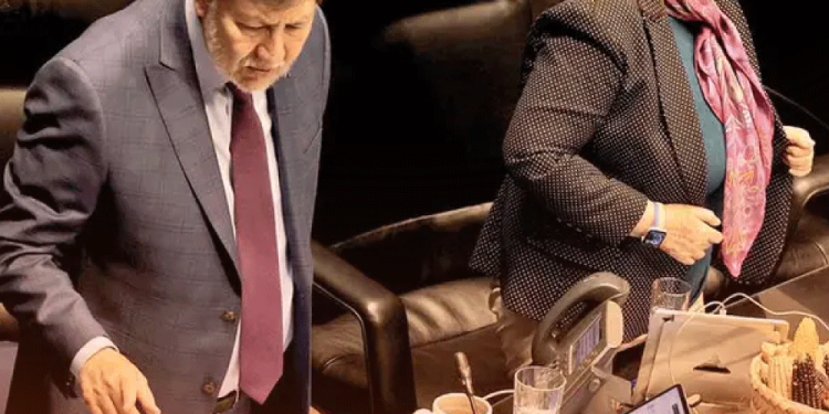 Policías salvan a niña de tres años que sufrió asfixia por atragantamiento